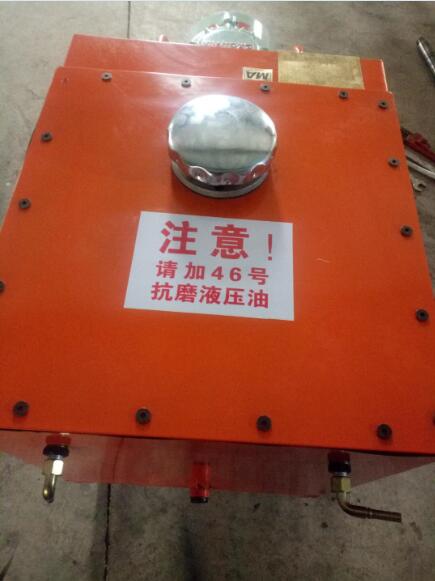 用架柱式液壓回轉(zhuǎn)鉆機(jī)，請(qǐng)用46號(hào)抗磨液壓油