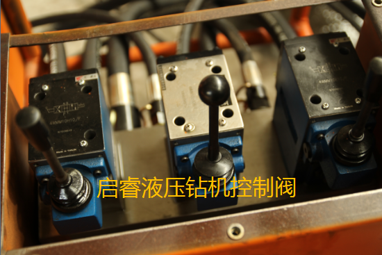 架柱式液壓回轉(zhuǎn)鉆機(jī)：聽著復(fù)雜，用著簡(jiǎn)單